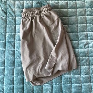 Mens Lululemon shorts SIZE MEDIUM